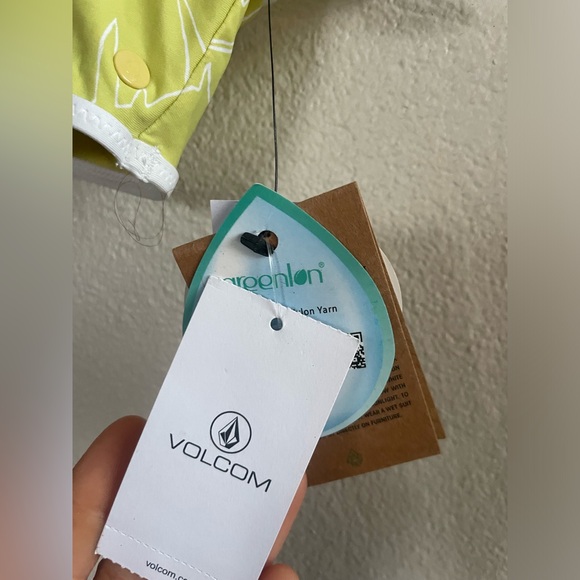 Volcom swimsuit reversible top - Picture 5 of 7